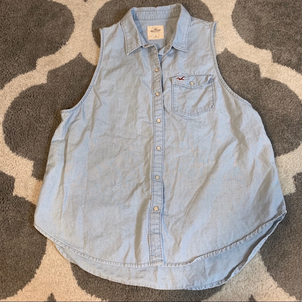 🔴 Hollister Sleeveless Collared Chambray Top